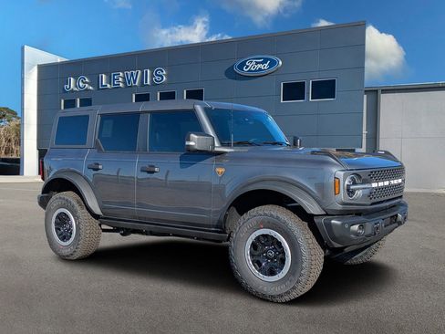 New 2025 Ford Bronco Badlands image 1