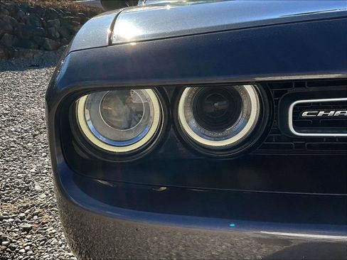 Used 2015 Dodge Challenger SXT image 22