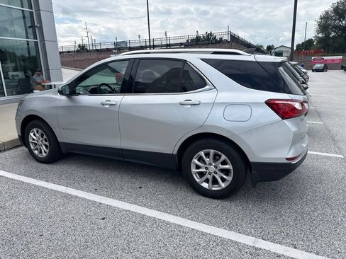 Used 2019 Chevrolet Equinox LT w/ Sun & Navigation Package AWD/4WD image 2