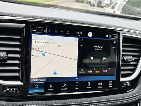 New 2026 Chrysler Pacifica Limited FWD image 26