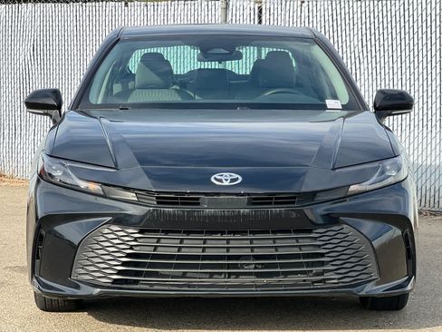 Used 2025 Toyota Camry LE FWD image 8