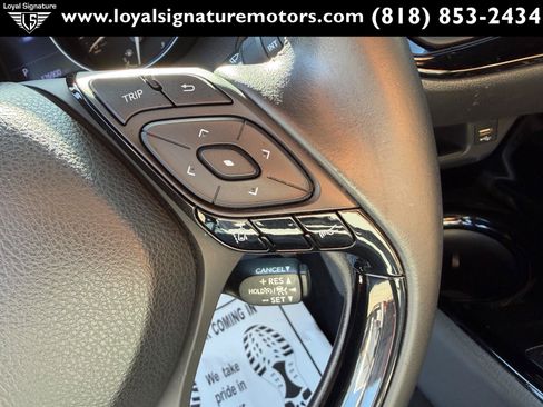 Used 2020 Toyota C-HR XLE FWD image 27