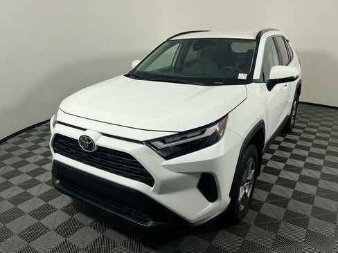 Used 2025 Toyota RAV4 XLE FWD image 7