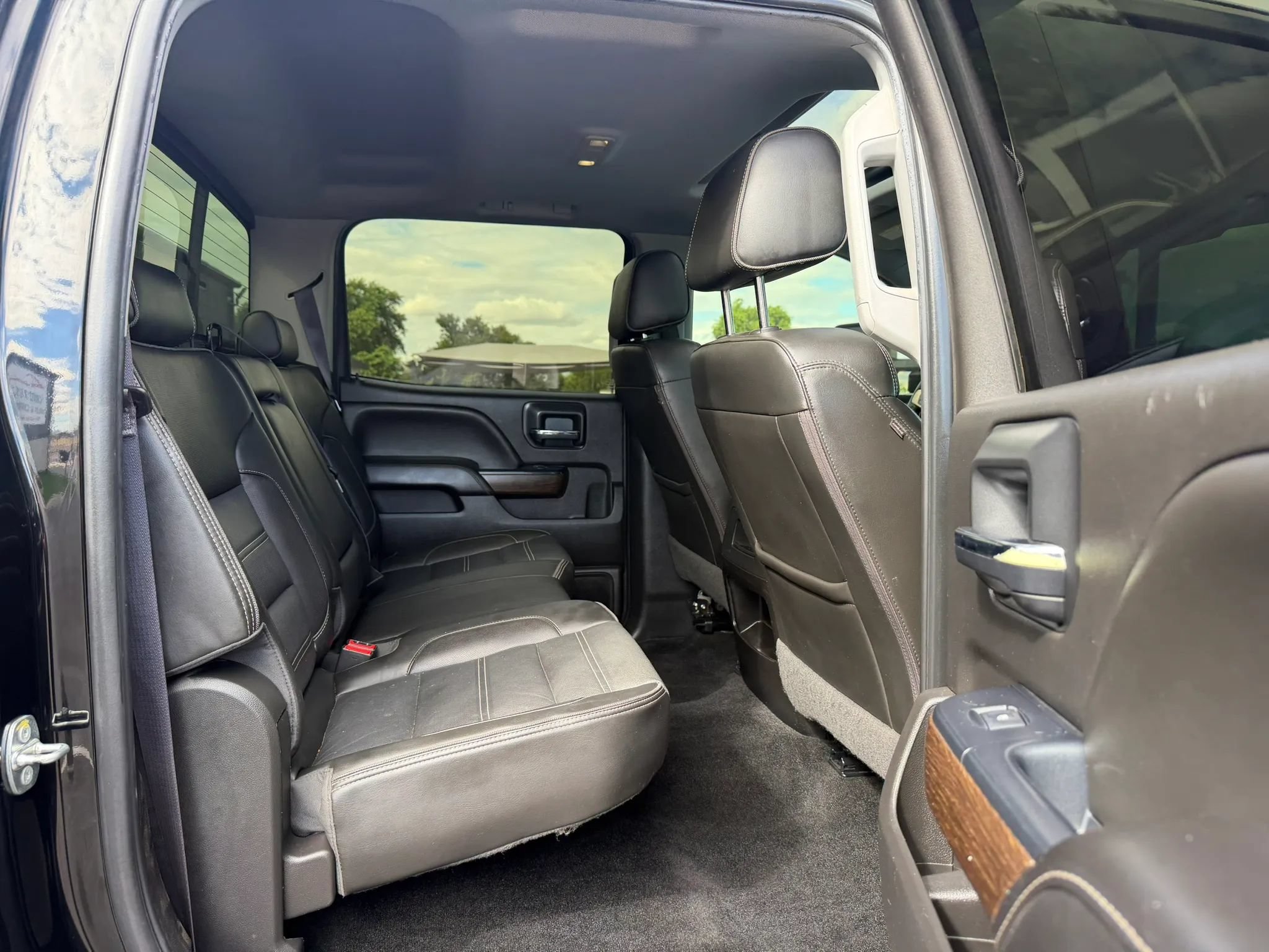 Used 2017 GMC Sierra 2500 Denali w/ Duramax Plus Package AWD/4WD image 31