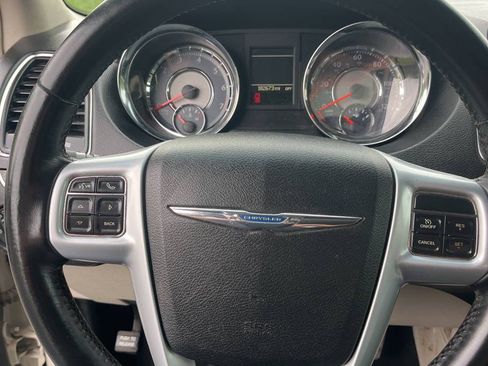 Used 2013 Chrysler Town & Country Touring FWD image 12