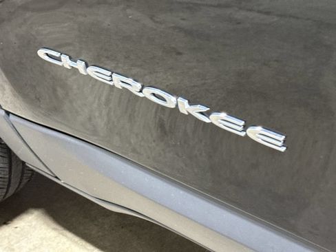 Used 2022 Jeep Cherokee Latitude Lux AWD/4WD image 25
