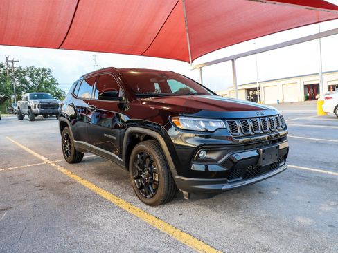Used 2025 Jeep Compass Latitude w/ Altitude Special Edition AWD/4WD image 6