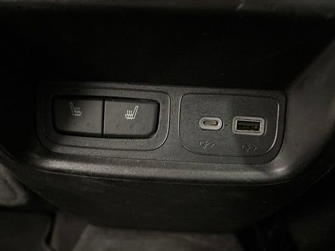 Used 2019 Cadillac XT4 Luxury w/ Cold Weather Package FWD image 34