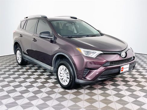 Used 2017 Toyota RAV4 LE image 1