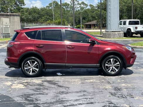 Used 2018 Toyota RAV4 XLE FWD image 10