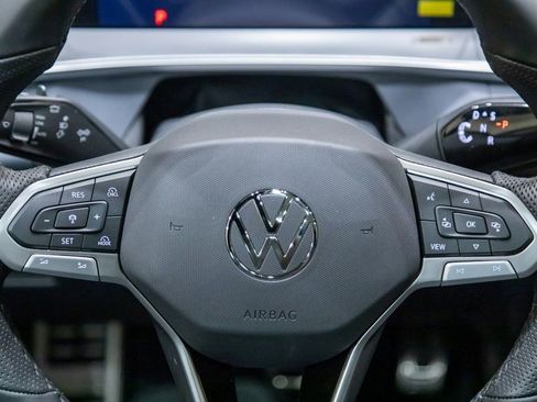 New 2026 Volkswagen Tiguan SE R-Line image 16