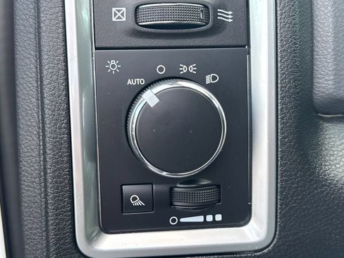 Used 2016 RAM 2500 SLT AWD/4WD image 17