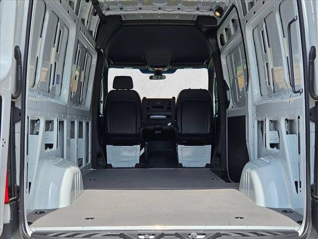 Used 2025 Mercedes-Benz Sprinter 2500 image 6