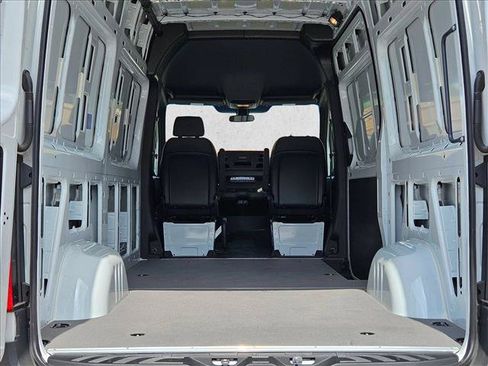 Used 2025 Mercedes-Benz Sprinter 2500 image 6