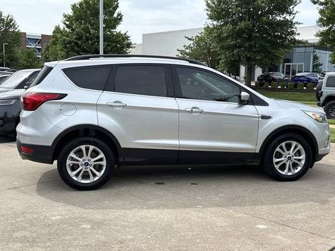 Used 2019 Ford Escape SEL FWD image 2