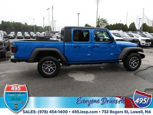 New 2025 Jeep Gladiator Sport image 7