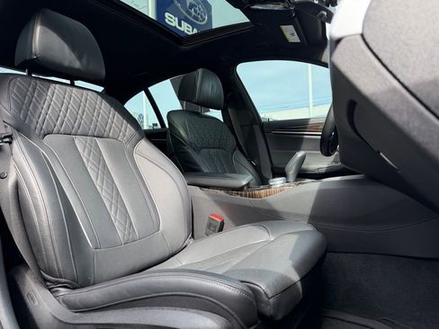 Used 2021 BMW M550i xDrive image 10