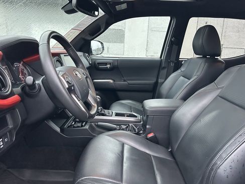 Certified 2019 Toyota Tacoma TRD Off-Road image 10