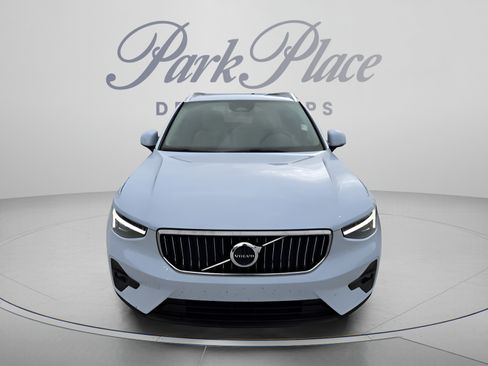 Used 2025 Volvo XC40 B5 Ultra AWD/4WD image 11