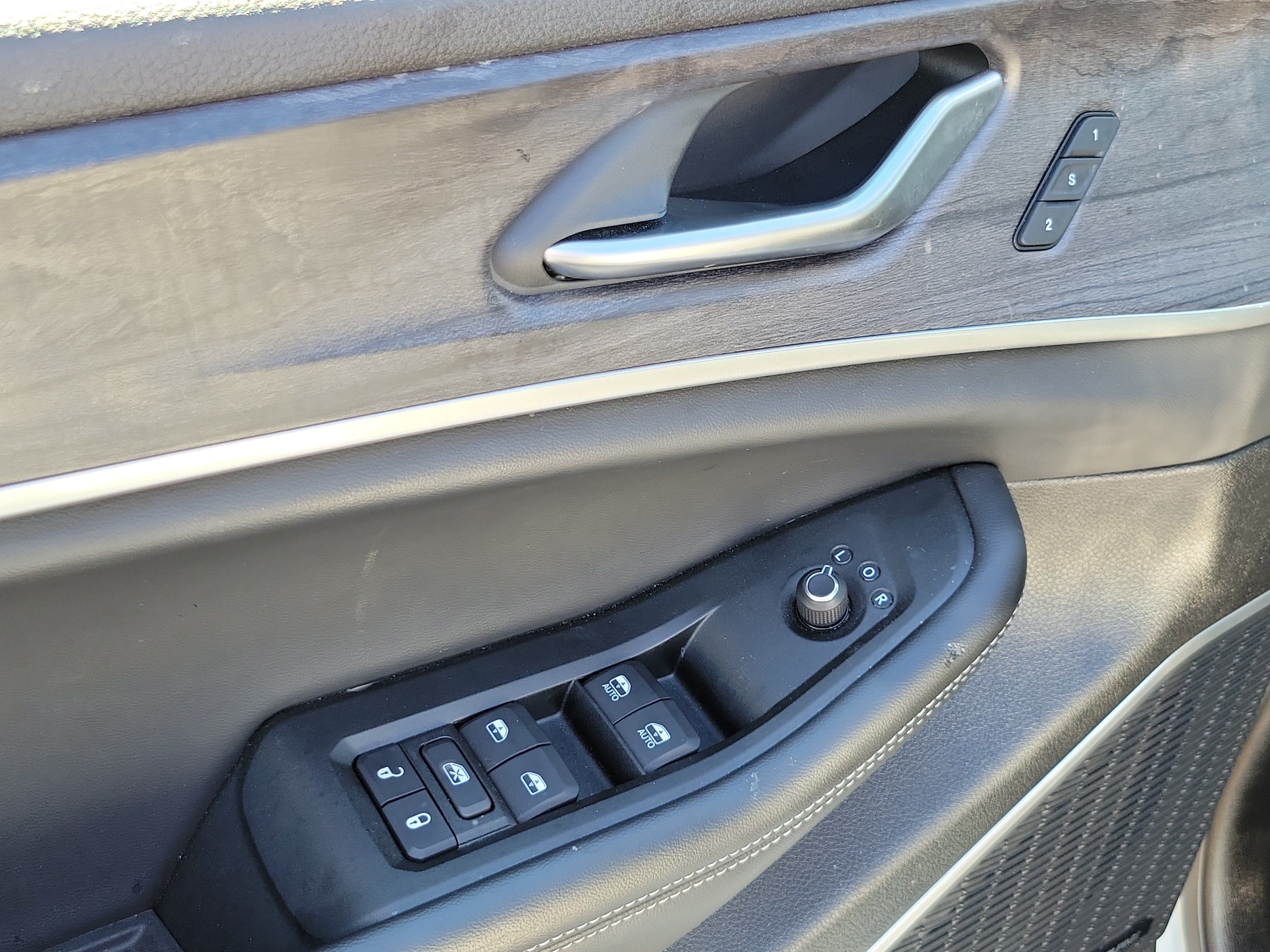 Used 2025 Jeep Grand Cherokee Limited 4xe AWD/4WD image 6