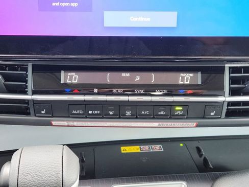 New 2026 Toyota Sienna XLE image 18