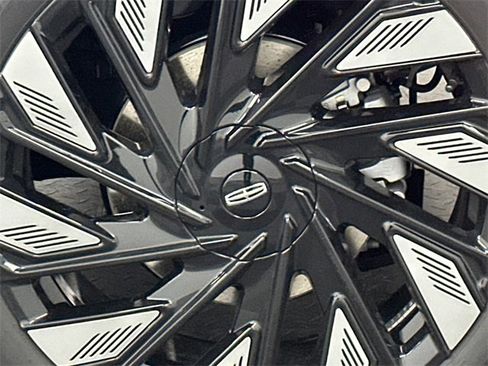 New 2026 Lincoln Nautilus Reserve w/ Jet Appearance Package image 5