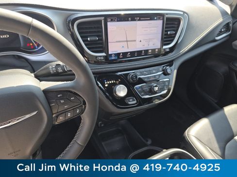 Used 2024 Chrysler Pacifica Limited FWD image 29