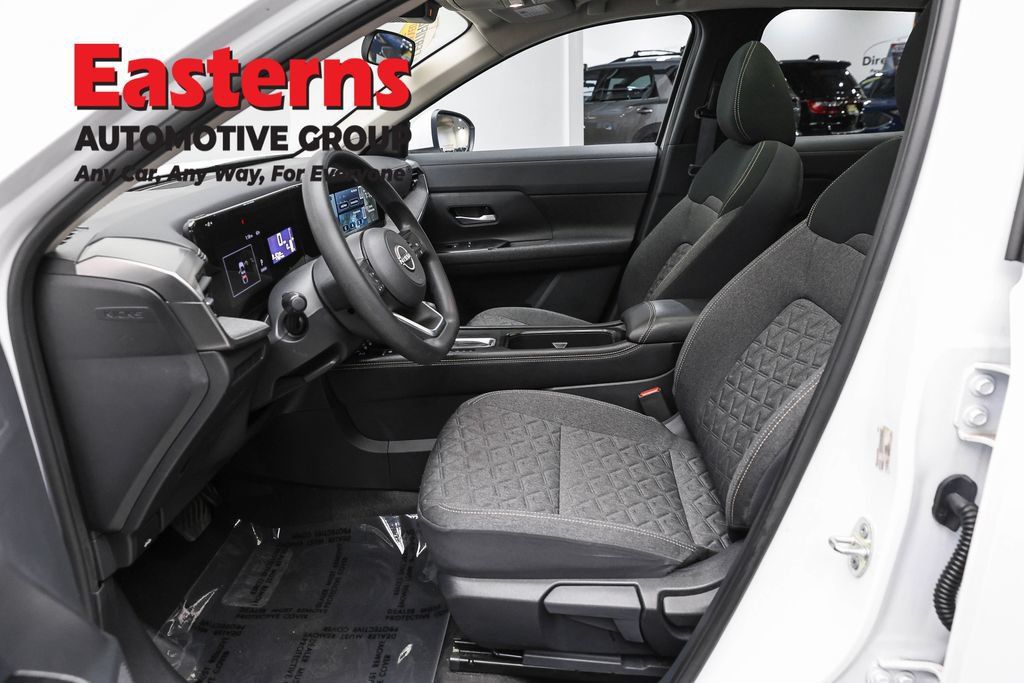 Used 2025 Nissan Kicks SV w/ SV Premium Package AWD/4WD image 14