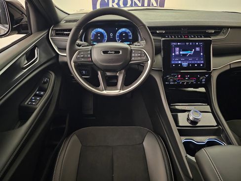 New 2025 Jeep Grand Cherokee 4WD image 18