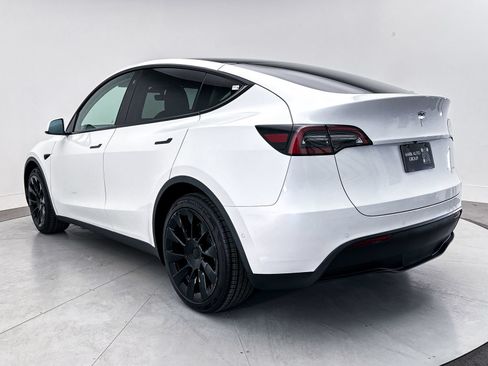 Used 2021 Tesla Model Y Long Range AWD/4WD image 13