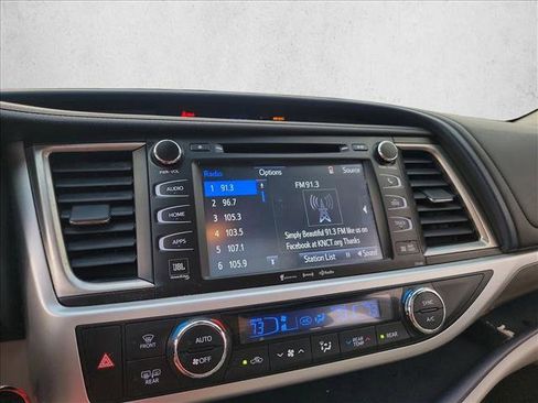 Used 2018 Toyota Highlander Limited image 17