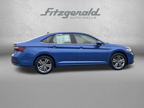 Used 2024 Volkswagen Jetta SE image 3