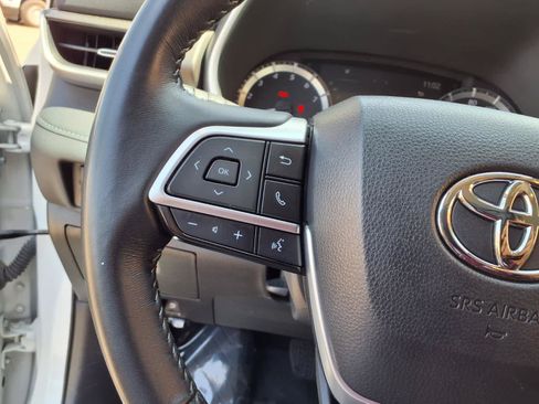 Used 2023 Toyota Highlander XLE FWD image 23