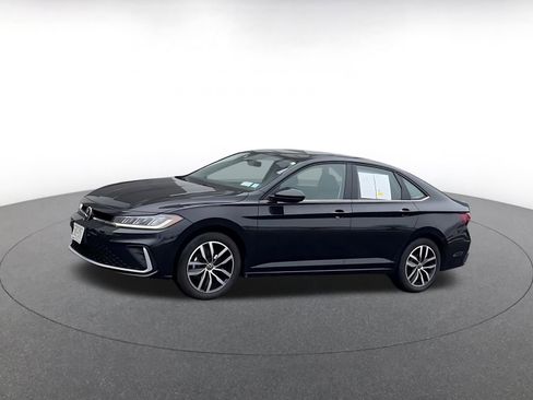 Used 2025 Volkswagen Jetta SE image 9