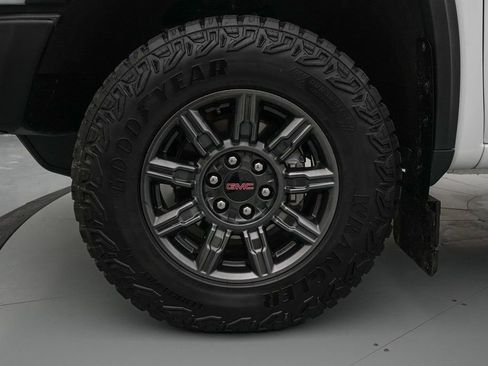 Used 2024 GMC Sierra 1500 AT4X image 11