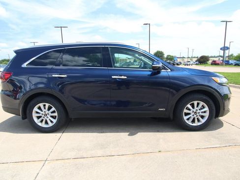 Used 2019 Kia Sorento AWD w/ LX Convenience Package image 4