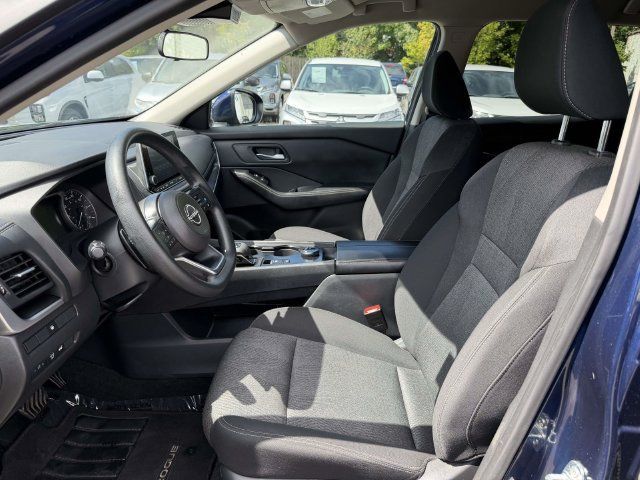 Used 2024 Nissan Rogue SV AWD/4WD image 16