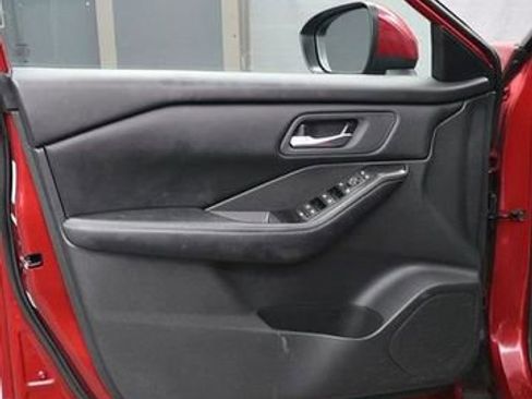 Used 2025 Nissan Rogue SV image 17