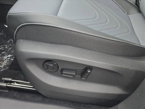 New 2026 Volkswagen Tiguan SE image 6