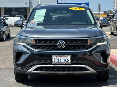 Used 2022 Volkswagen Taos SE FWD image 9