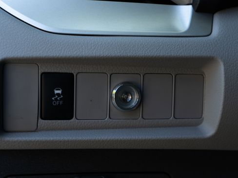 Used 2020 Toyota Sienna L image 39