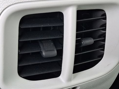 Used 2021 Jeep Cherokee Latitude Lux AWD/4WD image 11