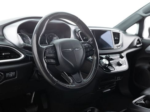 Used 2020 Chrysler Pacifica Touring-L Plus w/ S Appearance Package FWD image 23
