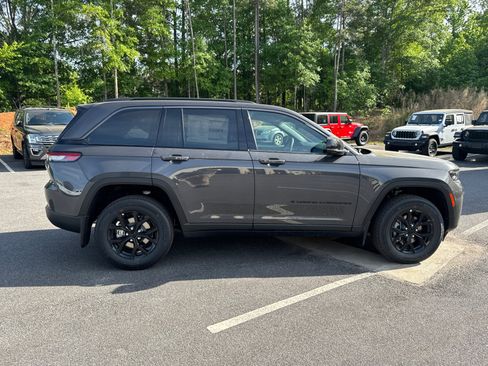 New 2026 Jeep Grand Cherokee Altitude RWD image 4