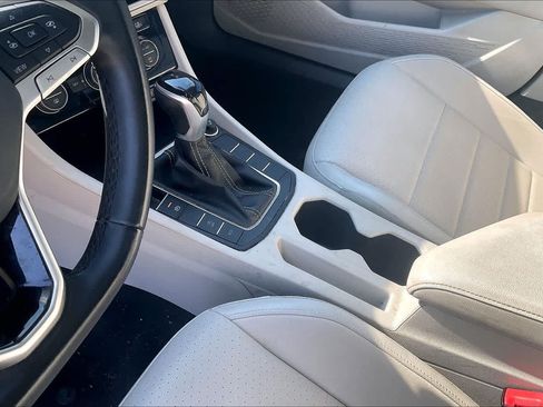 Used 2023 Volkswagen Jetta SE w/ Panoramic Sunroof Package FWD image 15