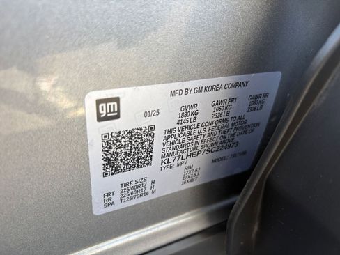 Used 2025 Chevrolet Trax LT FWD image 28