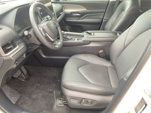 Used 2024 Toyota Grand Highlander XLE image 30