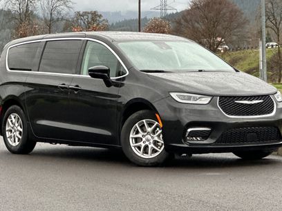 Used 2024 Chrysler Pacifica Touring-L