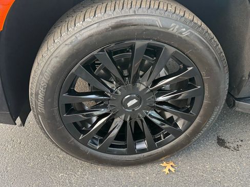 Used 2024 Cadillac Escalade ESV Premium Luxury image 38