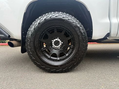 Used 2017 Toyota Tundra SR5 image 12